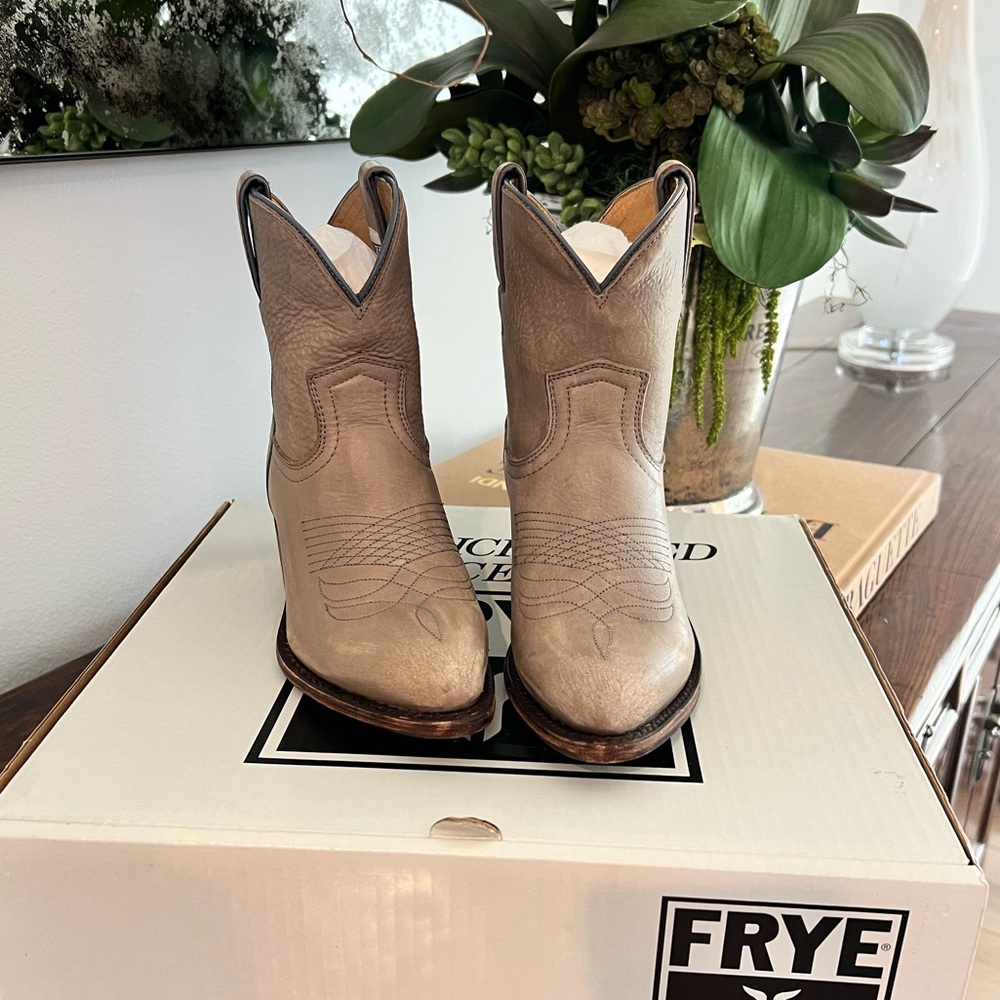 Frye Billy Short Boot - Picture 2 of 10